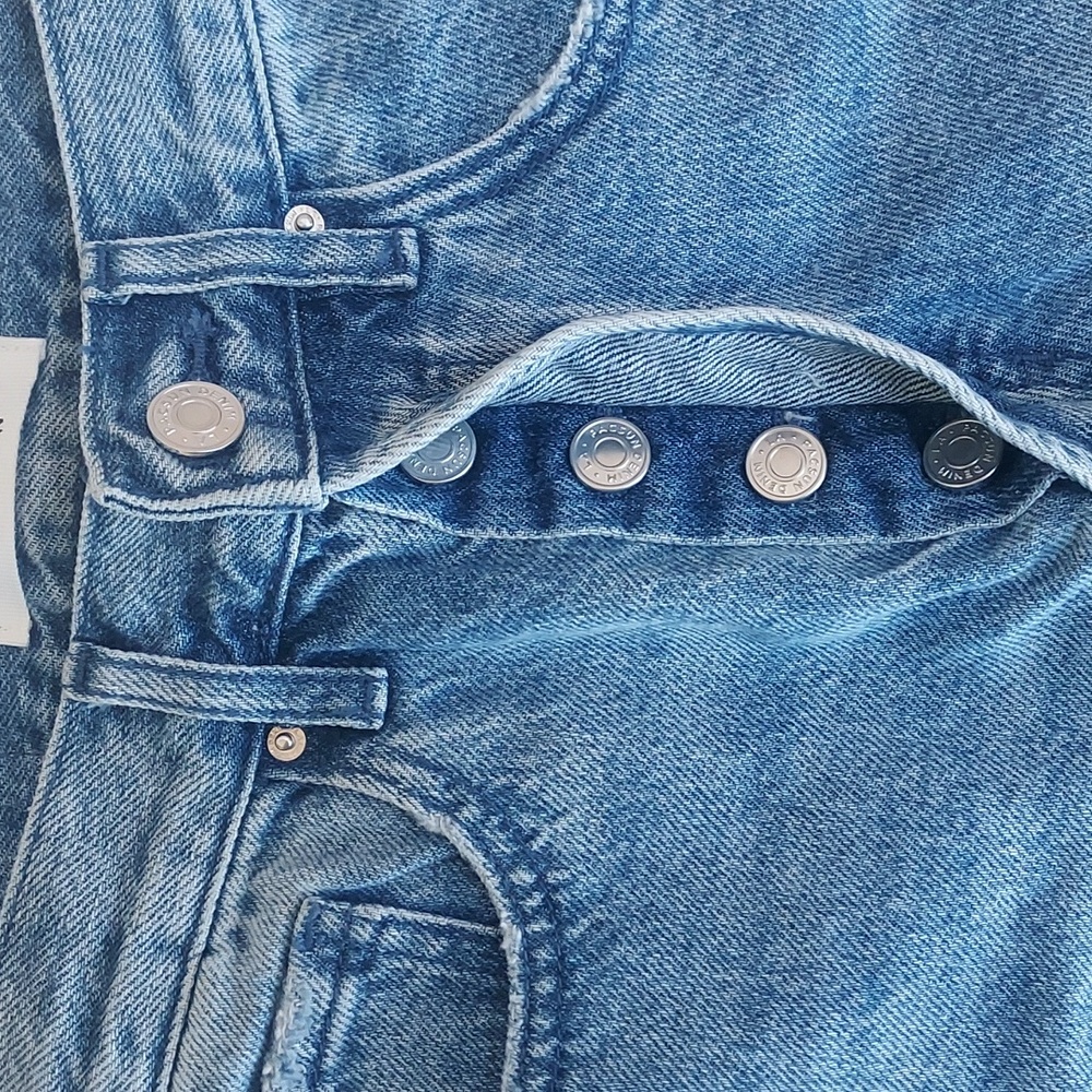 Ladies Pacsun Blue Denim Distressed Button Fly 5.5" Inseam Dad Shorts Size 24 - Picture 4 of 7